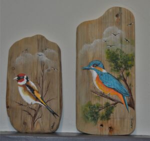 Bois flotté peint avec oiseau