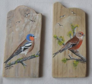 Bois flotté peint avec oiseau